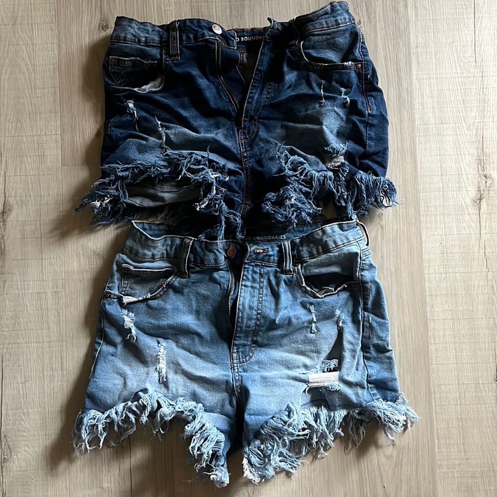 2 pairs no boundaries shorts